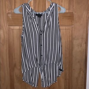 Front tie tank, w/ tail in back